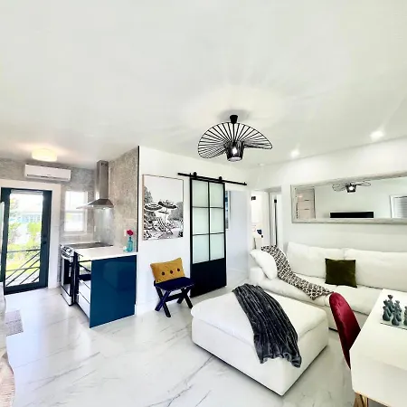 3 Seasons At The Carrington 3 Separate 2 Bedroom 1 Bathroom Apartments And A 3 Bedroom 2 Bathroom Villa